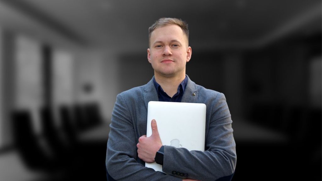 Без трудового договору шансів захистити свої права мало, але вони є, юрист Віталій Зубик про офіційні аспекти звільнення