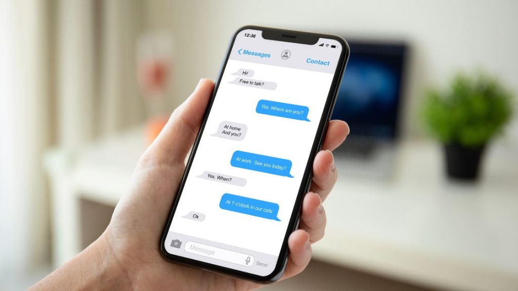 Керівник Facebook повідомив, що Messenger повертають у додаток