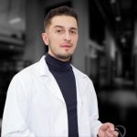 блогер, сімейний лікар Володимир Голокоз